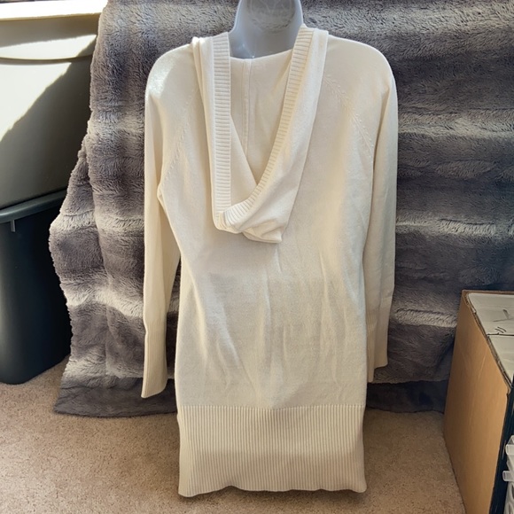 💙New York & Company Hooded Sweater - Picture 2 of 8